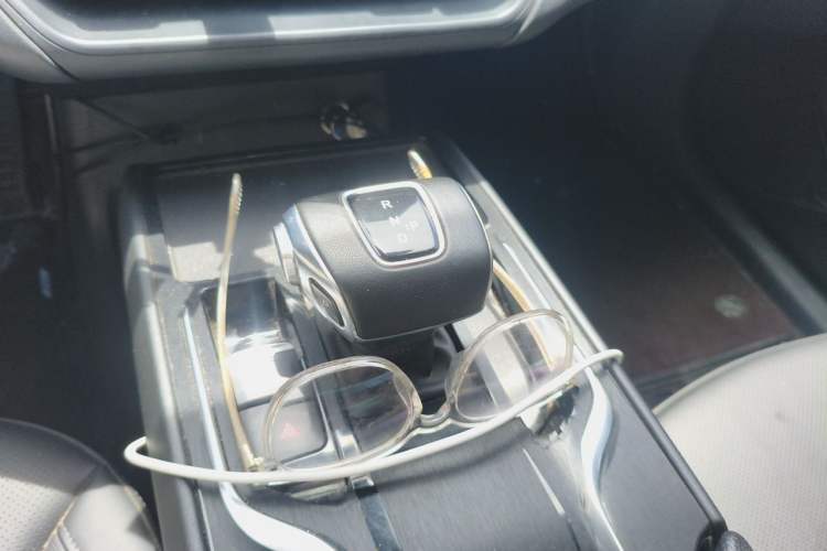 Used Hongqi E-QM5 2022 431 km Charge & Enjoy Edition Gear Lever