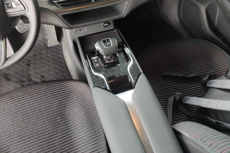 Used Hongqi E-QM5 2022 431 km Charge & Enjoy Edition Gear Lever
