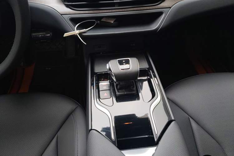 Used Hongqi E-QM5 2022 431 km Charge & Enjoy Edition Gear Lever