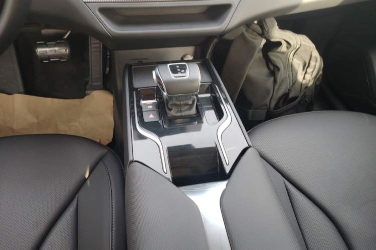 Used Hongqi E-QM5 2022 431 km Charge & Enjoy Edition Gear Lever