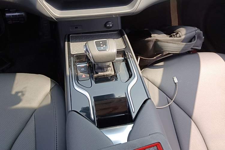 Used Hongqi E-QM5 2022 431 km Charge & Enjoy Edition Gear Lever