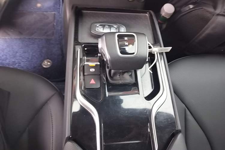 Used Hongqi E-QM5 2022 431 km Charge & Enjoy Edition Gear Lever