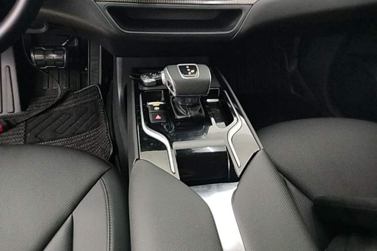 Used Hongqi E-QM5 2022 431 km Charge & Enjoy Edition Gear Lever
