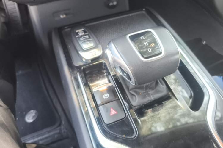 Used Hongqi E-QM5 2022 431 km Charge & Enjoy Edition Gear Lever