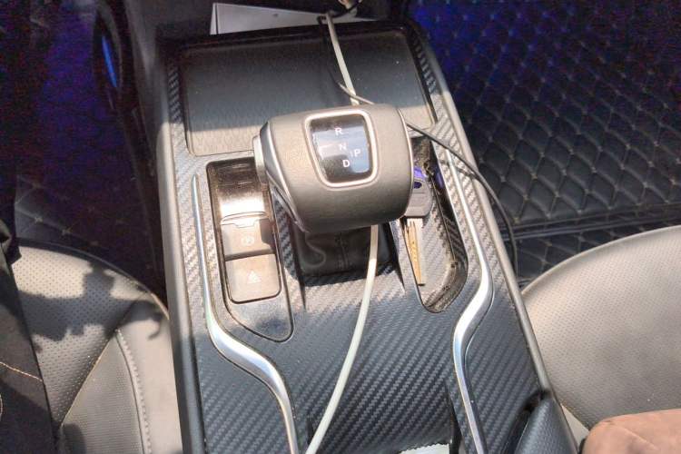 Used Hongqi E-QM5 2022 431 km Charge & Enjoy Edition Gear Lever