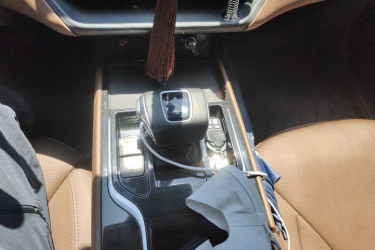 Used Hongqi E-QM5 2022 431 km Charge & Enjoy Edition Gear Lever