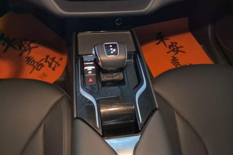 Used Hongqi E-QM5 2022 431 km Charge & Enjoy Edition Gear Lever