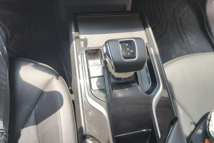 Used Hongqi E-QM5 2022 431 km Charge & Enjoy Edition Gear Lever