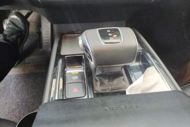 Used Hongqi E-QM5 2022 431 km Charge & Enjoy Edition Gear Lever