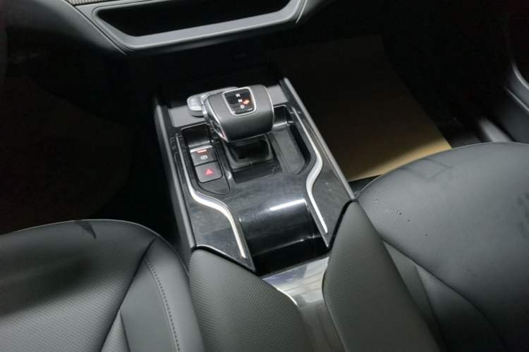Used Hongqi E-QM5 2022 431 km Charge & Enjoy Edition Gear Lever