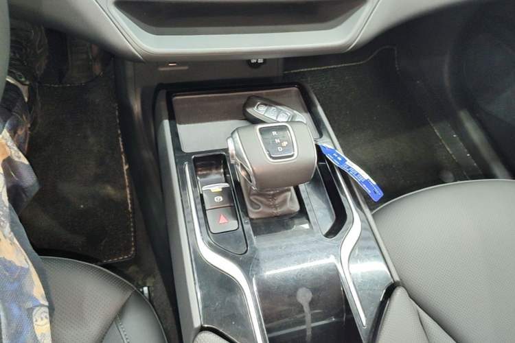 Used Hongqi E-QM5 2022 431 km Charge & Enjoy Edition Gear Lever