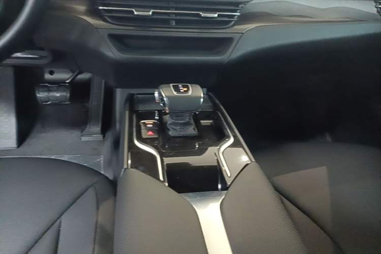 Used Hongqi E-QM5 2022 431 km Charge & Enjoy Edition Gear Lever