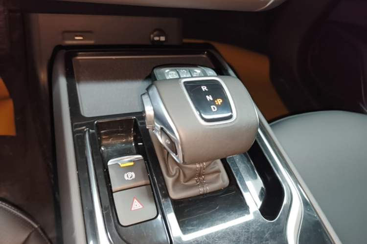 Used Hongqi E-QM5 2022 431 km Charge & Enjoy Edition Gear Lever