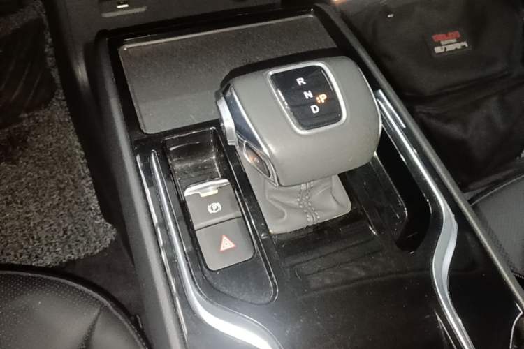 Used Hongqi E-QM5 2022 431 km Charge & Enjoy Edition Gear Lever