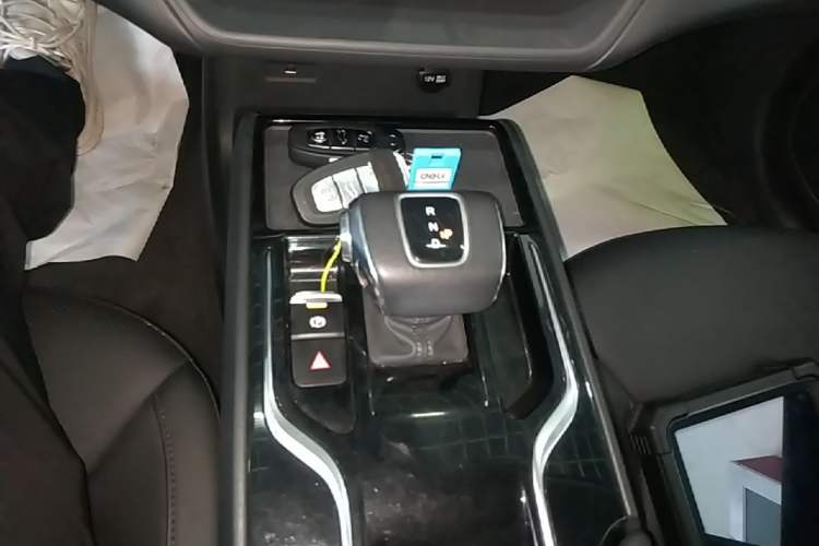 Used Hongqi E-QM5 2022 431 km Charge & Enjoy Edition Gear Lever