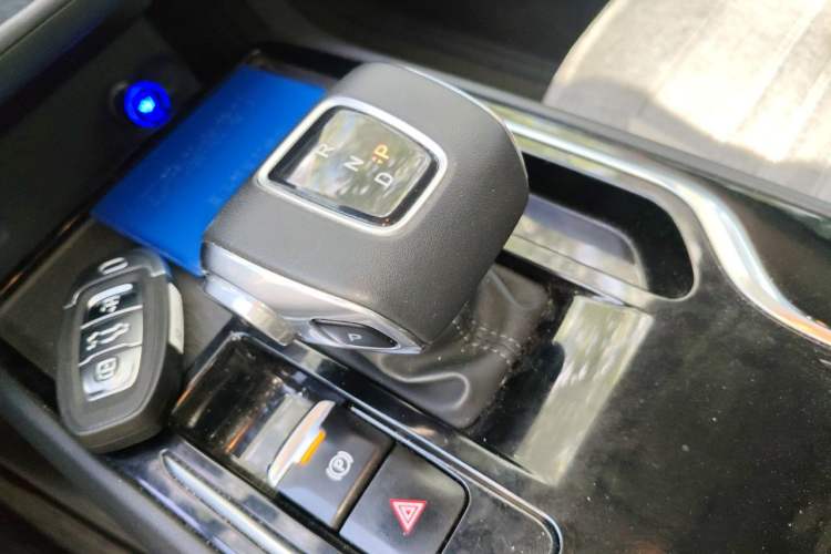 Used Hongqi E-QM5 2022 431 km Charge & Enjoy Edition Gear Lever