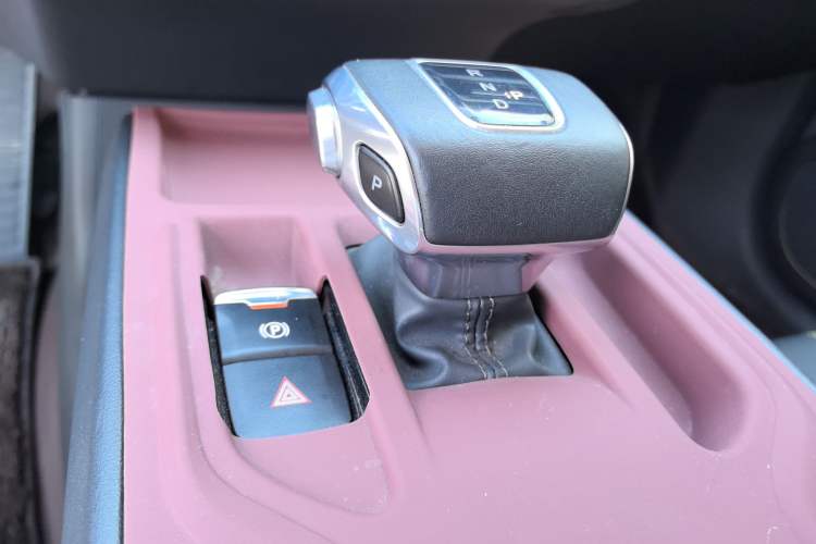 Used Hongqi E-QM5 2022 431 km Charge & Enjoy Edition Gear Lever