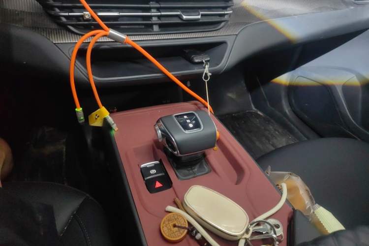 Used Hongqi E-QM5 2022 431 km Charge & Enjoy Edition Gear Lever