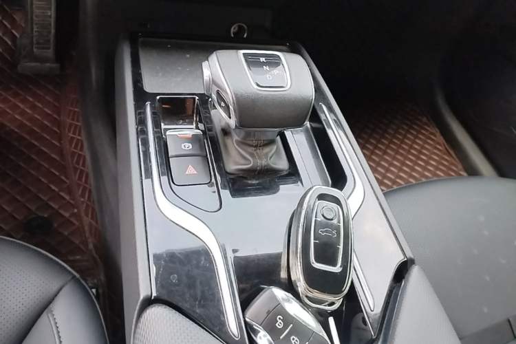 Used Hongqi E-QM5 2022 431 km Charge & Enjoy Edition Gear Lever