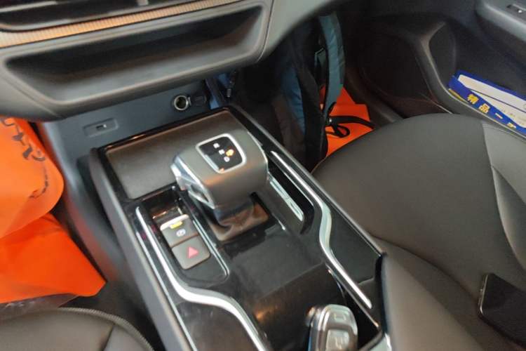 Used Hongqi E-QM5 2022 431 km Charge & Enjoy Edition Gear Lever