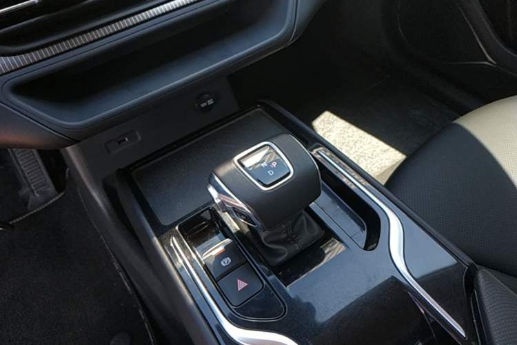 Used Hongqi E-QM5 2022 431 km Charge & Enjoy Edition Gear Lever