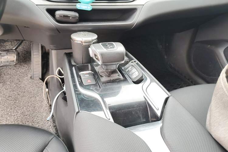 Used Hongqi E-QM5 2022 431 km Charge & Enjoy Edition Gear Lever