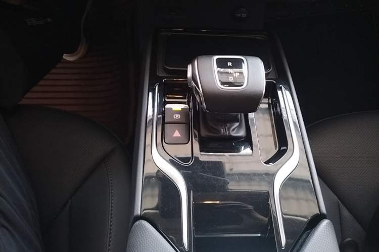 Used Hongqi E-QM5 2022 431 km Charge & Enjoy Edition Gear Lever