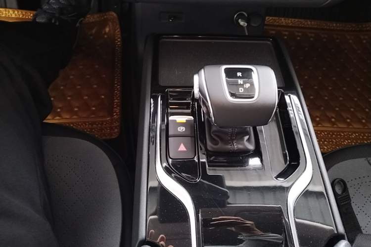 Used Hongqi E-QM5 2022 431 km Charge & Enjoy Edition Gear Lever