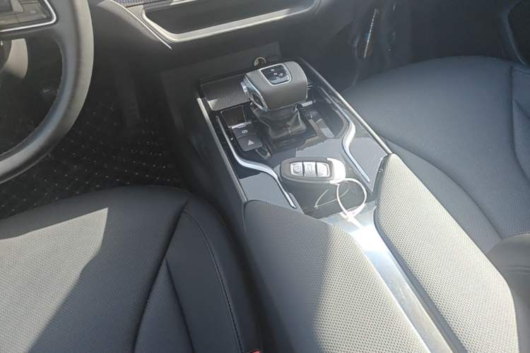 Used Hongqi E-QM5 2022 431 km Charge & Enjoy Edition Gear Lever