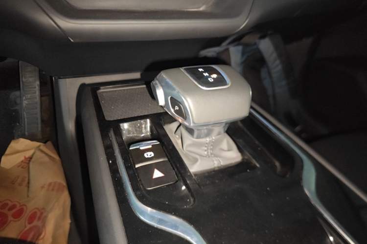 Used Hongqi E-QM5 2022 431 km Charge & Enjoy Edition Gear Lever