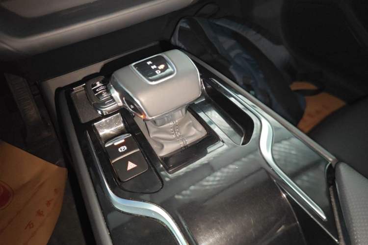 Used Hongqi E-QM5 2022 431 km Charge & Enjoy Edition Gear Lever