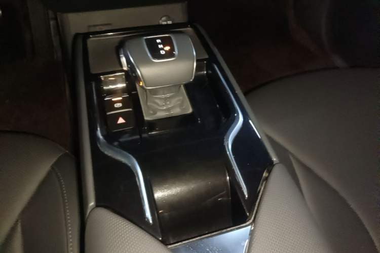 Used Hongqi E-QM5 2022 431 km Charge & Enjoy Edition Gear Lever