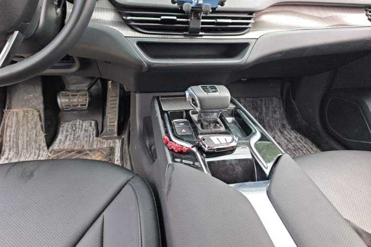 Used Hongqi E-QM5 2022 431 km Charge & Enjoy Edition Gear Lever
