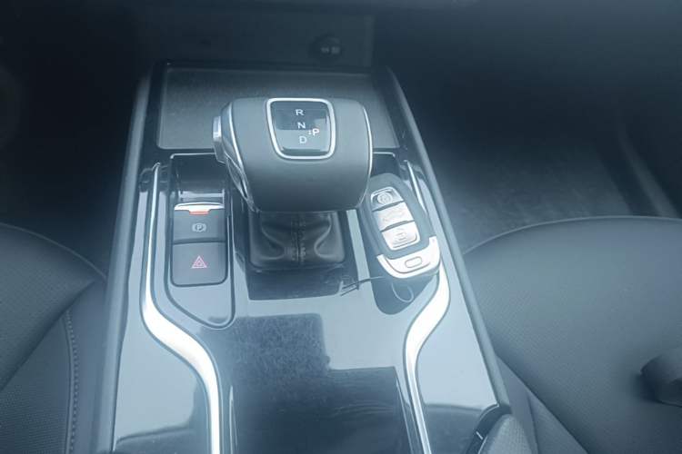 Used Hongqi E-QM5 2022 431 km Charge & Enjoy Edition Gear Lever
