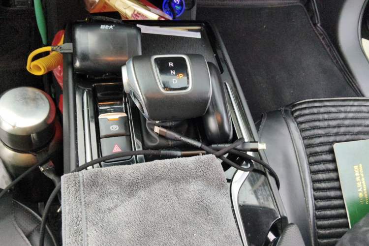 Used Hongqi E-QM5 2022 431 km Charge & Enjoy Edition Gear Lever