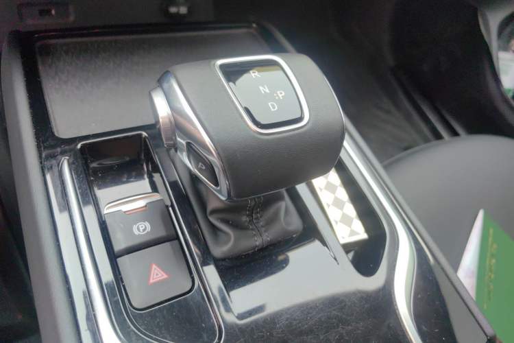 Used Hongqi E-QM5 2022 431 km Charge & Enjoy Edition Gear Lever