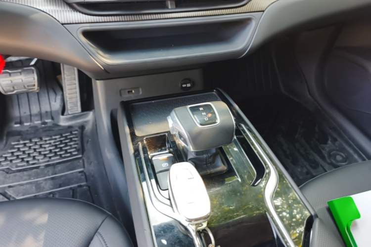 Used Hongqi E-QM5 2022 431 km Charge & Enjoy Edition Gear Lever