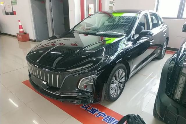 Used Hongqi E-QM5 2022 431 km Charge & Enjoy Edition