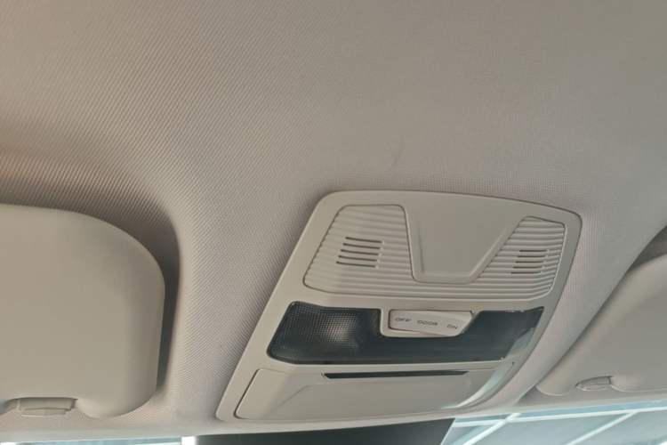 Used Hongqi E-QM5 2022 431 km Charge & Enjoy Edition Headliner