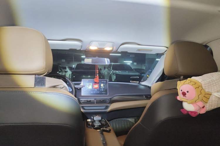 Used Hongqi E-QM5 2022 431 km Charge & Enjoy Edition Headliner