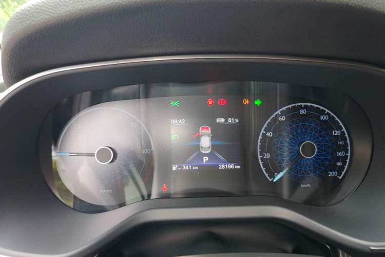 Used Hongqi E-QM5 2022 431 km Charge & Enjoy Edition Instrument Cluster