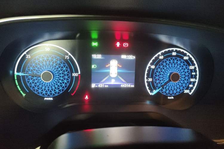 Used Hongqi E-QM5 2022 431 km Charge & Enjoy Edition Instrument Cluster