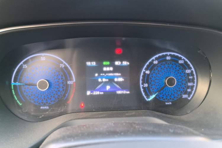 Used Hongqi E-QM5 2022 431 km Charge & Enjoy Edition Instrument Cluster