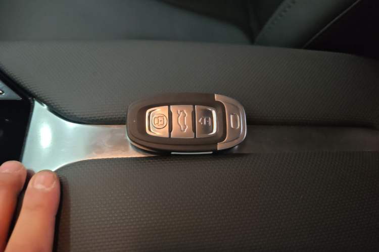 Used Hongqi E-QM5 2022 431 km Charge & Enjoy Edition Interior 1