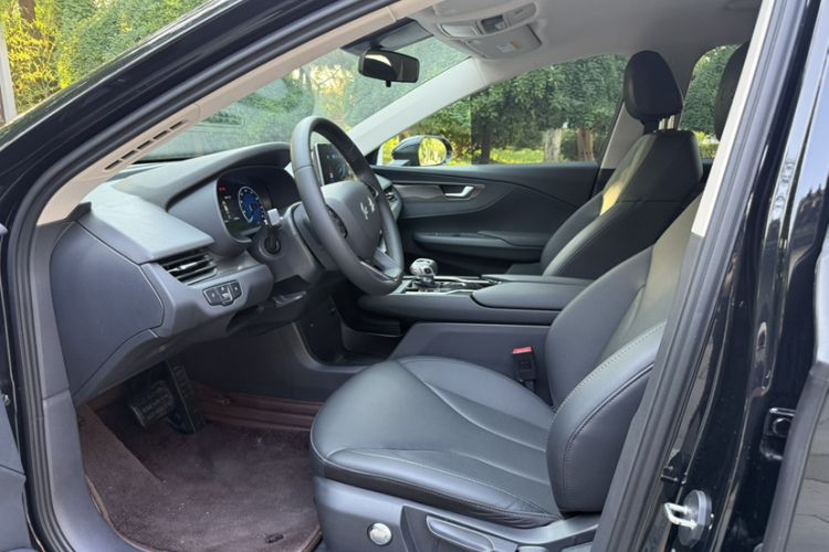 Used Hongqi E-QM5 2022 431 km Charge & Enjoy Edition Interior 1