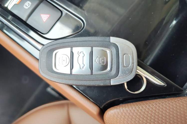 Used Hongqi E-QM5 2022 431 km Charge & Enjoy Edition Interior 1