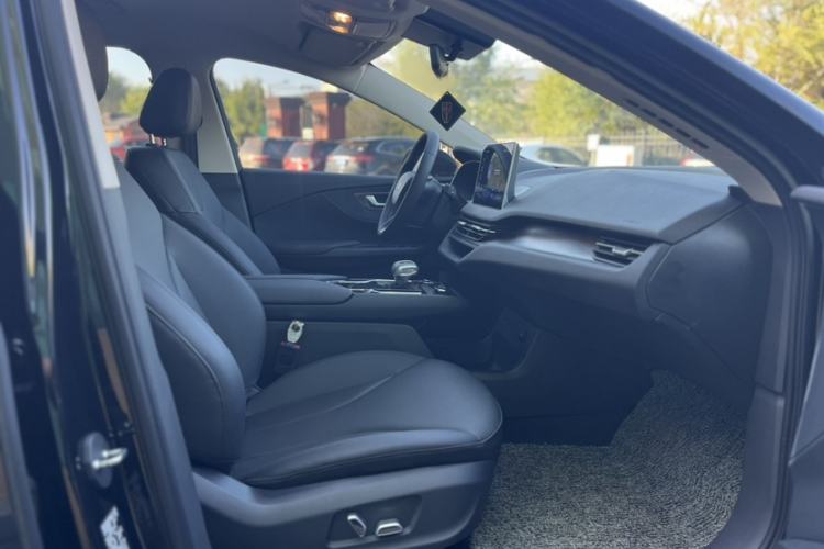 Used Hongqi E-QM5 2022 431 km Charge & Enjoy Edition Interior 1