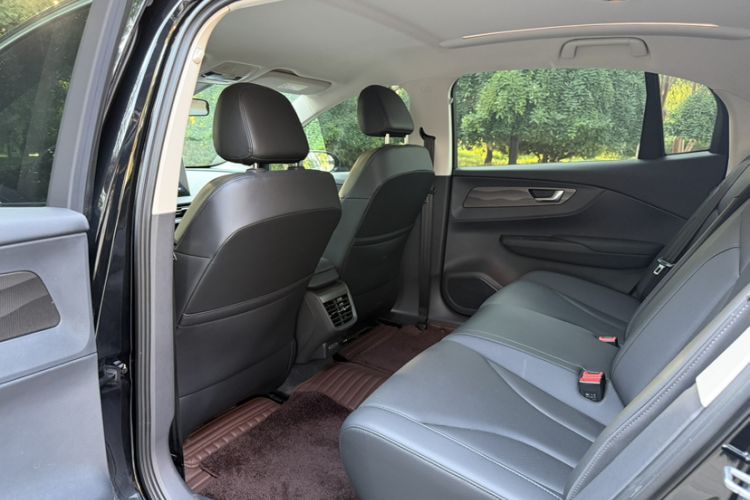 Used Hongqi E-QM5 2022 431 km Charge & Enjoy Edition Interior 2