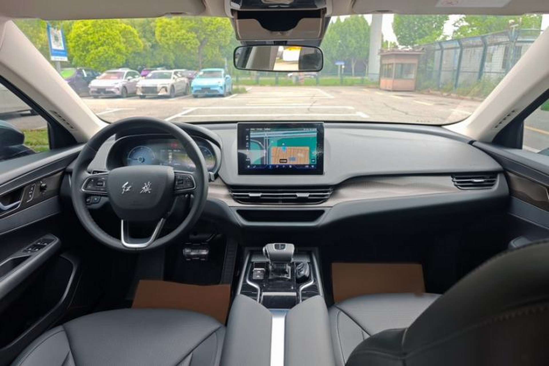 Used Hongqi E-QM5 2022 431 km Charge & Enjoy Edition Interior 2