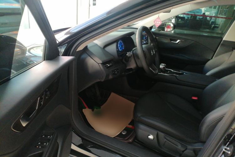 Used Hongqi E-QM5 2022 431 km Charge & Enjoy Edition Interior 3